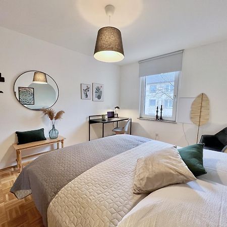 Sapphire Apartment: Free Parking + Netflix + Bathtub Essen Extérieur photo