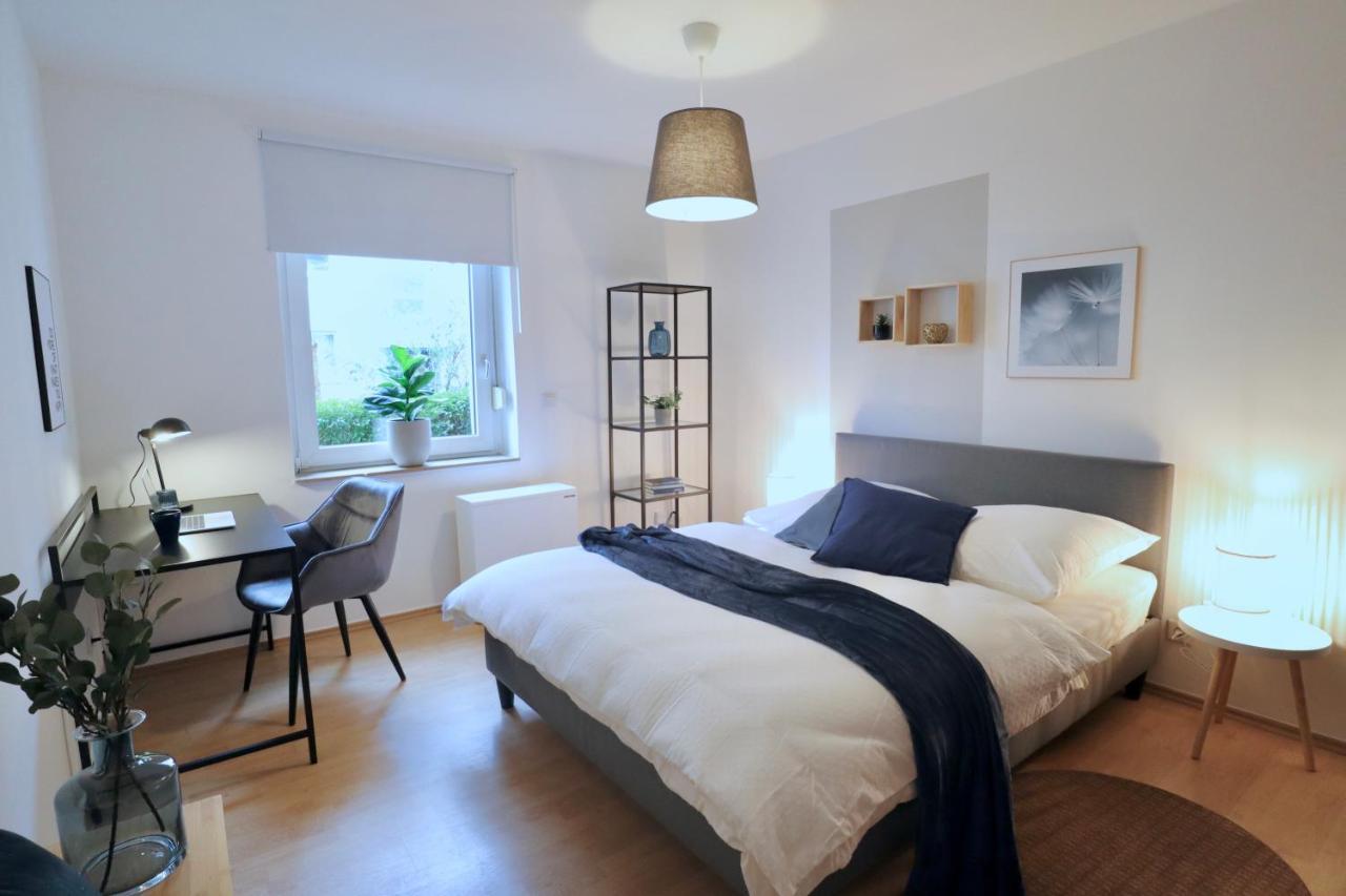 Sapphire Apartment: Free Parking + Netflix + Bathtub Essen Extérieur photo