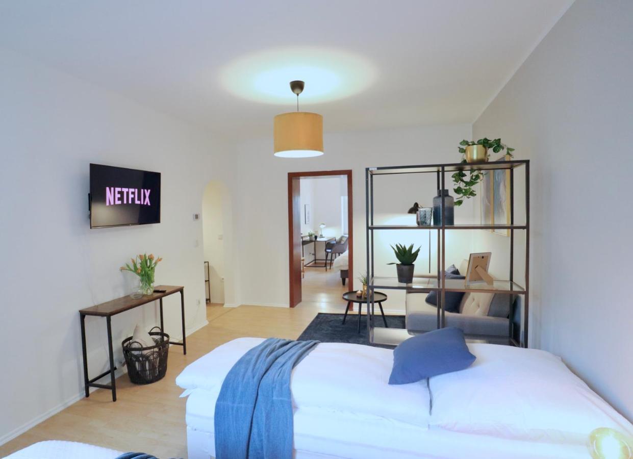 Sapphire Apartment: Free Parking + Netflix + Bathtub Essen Extérieur photo