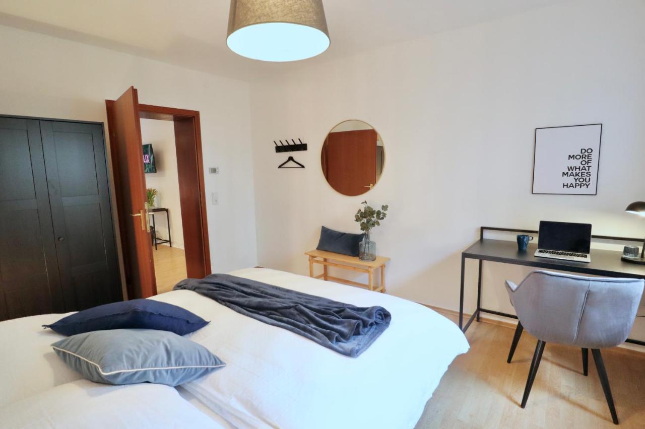 Sapphire Apartment: Free Parking + Netflix + Bathtub Essen Extérieur photo