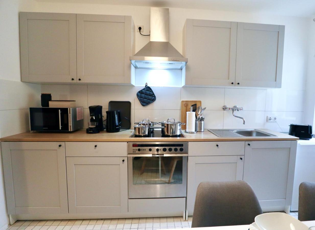 Sapphire Apartment: Free Parking + Netflix + Bathtub Essen Extérieur photo