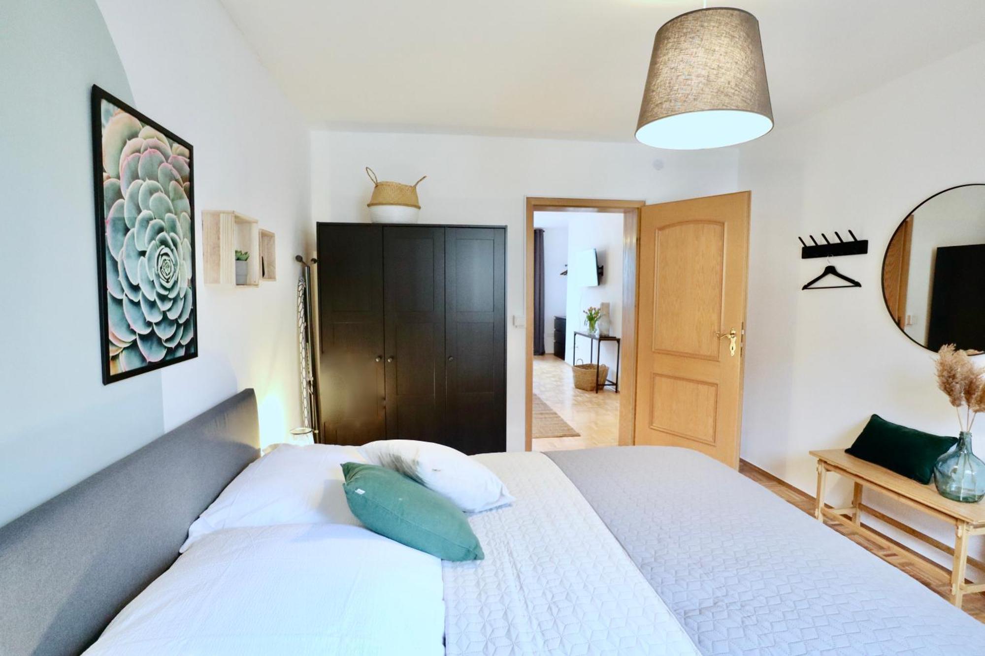 Sapphire Apartment: Free Parking + Netflix + Bathtub Essen Extérieur photo