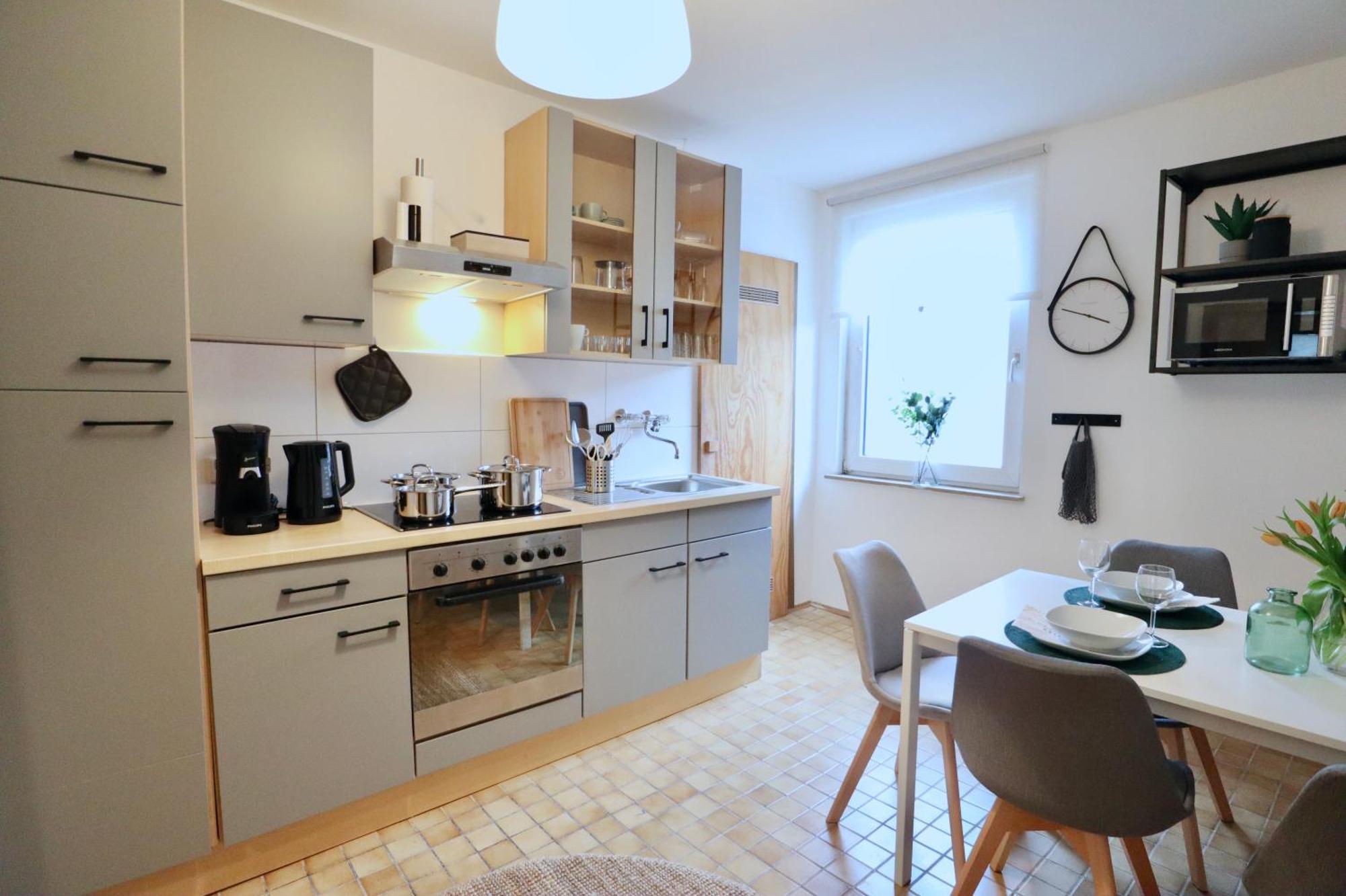 Sapphire Apartment: Free Parking + Netflix + Bathtub Essen Extérieur photo