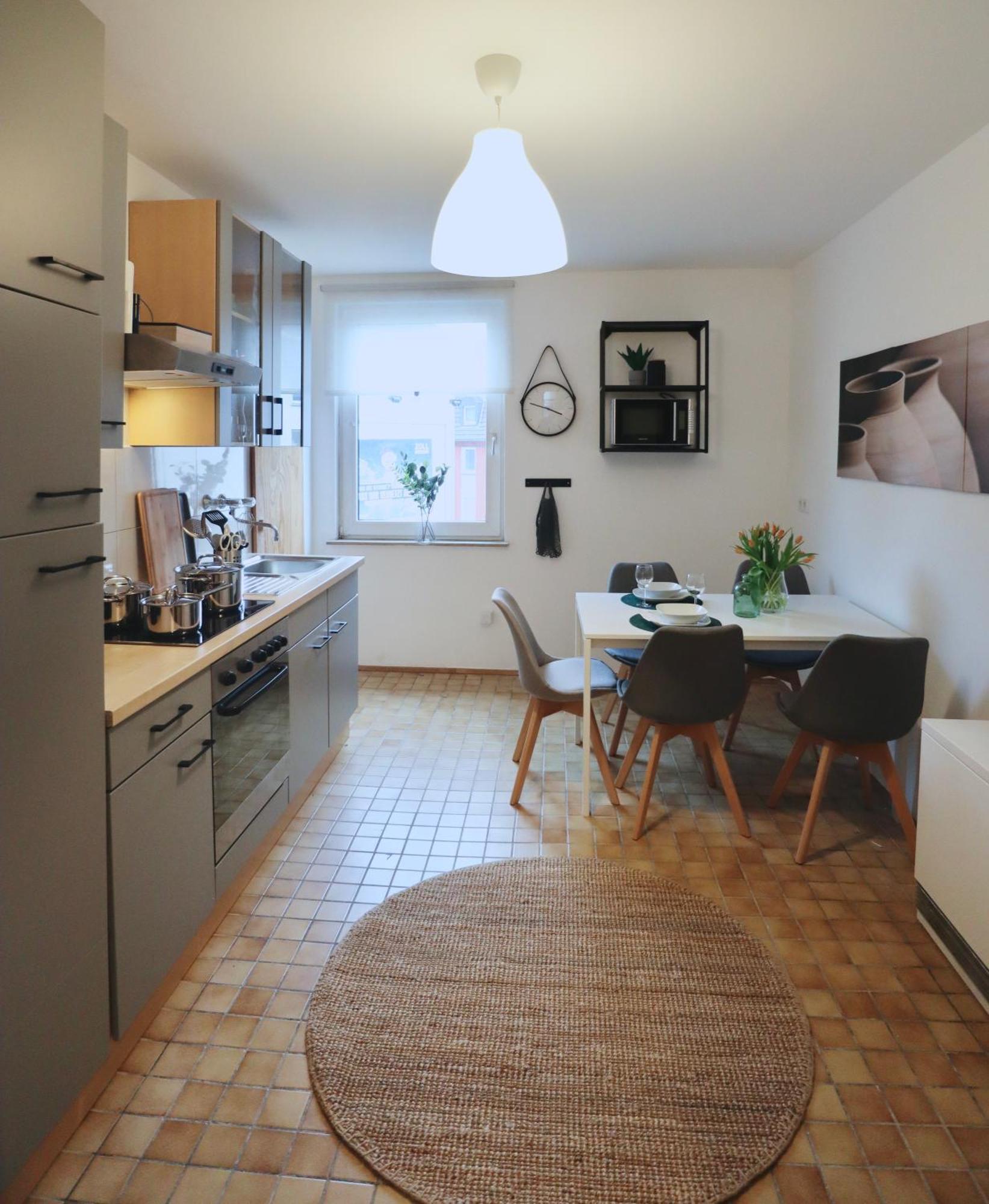 Sapphire Apartment: Free Parking + Netflix + Bathtub Essen Extérieur photo